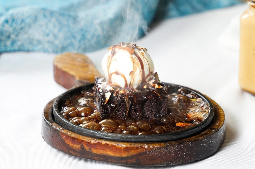 brownie with icecream